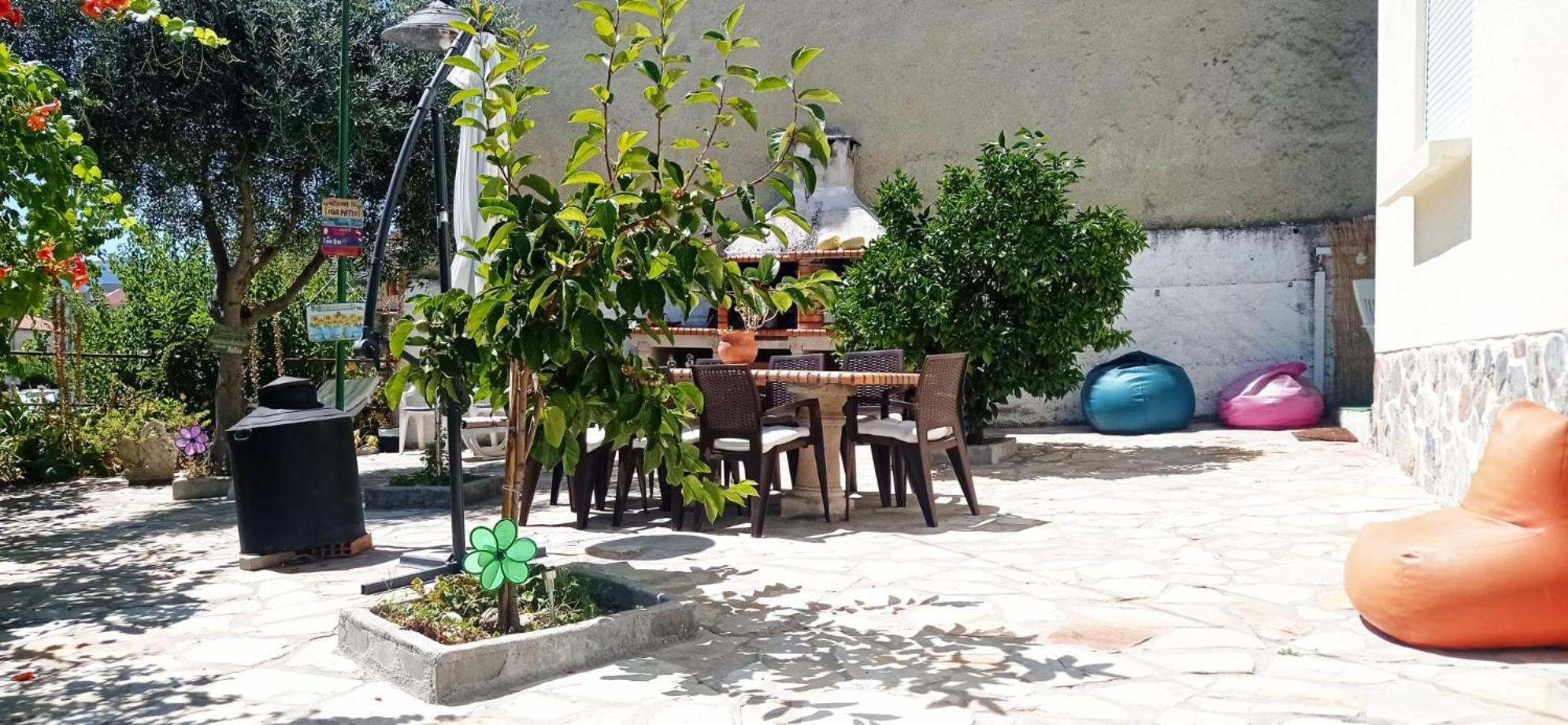 Local Os Maias Homestay *